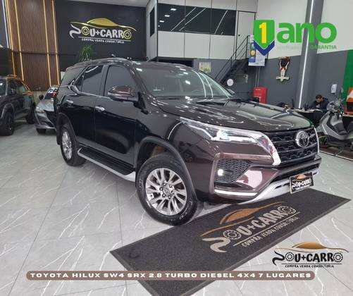 TOYOTA HILUX SW4 2.8 D-4D TURBO DIESEL SRX 7L 4X4 AUTOMÁTICO TOYOTA HILUX SW4 2.8 D-4D TURBO DIESEL SRX 7L 4X4 AUTOMÁTICO